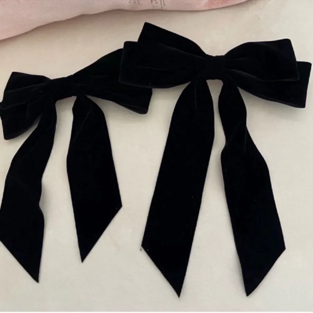 2 pcs Elegant Black Velvet Hair Bow
